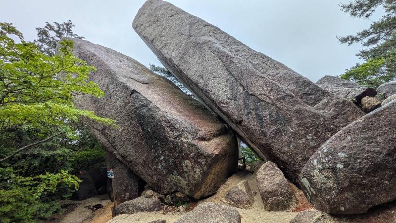 中登山道、おばれ岩崩落注意についての画像
